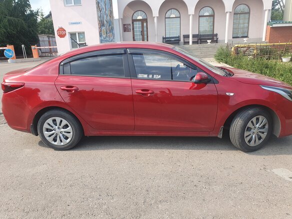 2019 Kia Rio IV, красный, 1560000 рублей - вид 1