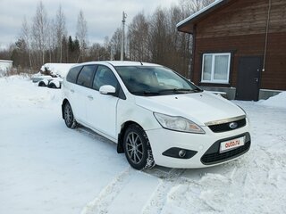 2011 Ford Focus II Рестайлинг, белый, 380000 рублей, вид 3