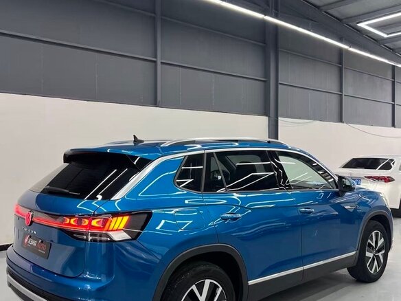 2022 Volkswagen Tayron I Рестайлинг, синий, 2650000 рублей - вид 3