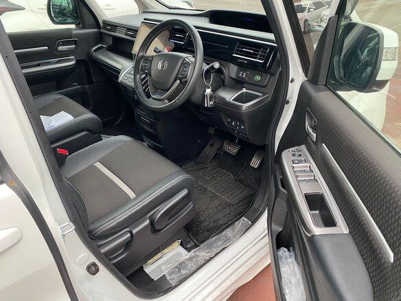 2019 Honda Stepwgn V Рестайлинг, белый, 3000000 рублей - вид 6