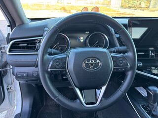 2022 Toyota Camry VIII (XV70) Рестайлинг, белый, 2750000 рублей, вид 3