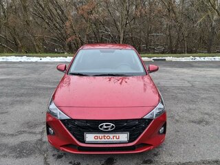 2021 Hyundai Solaris II Рестайлинг, красный, 1650000 рублей, вид 1
