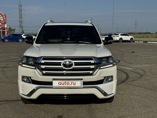 2017 Toyota Land Cruiser 200 Series Рестайлинг 2, белый, 7500000 рублей, вид 3