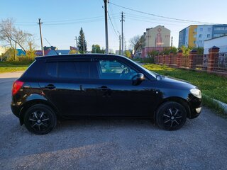 2011 Skoda Fabia II Рестайлинг, чёрный, 400000 рублей, вид 2
