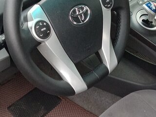 2010 Toyota Prius III (XW30), серебристый, 1150000 рублей, вид 3
