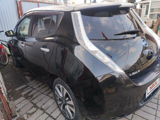 2016 Nissan Leaf I (ZE0/AZE0), чёрный, 615000 рублей, вид 4