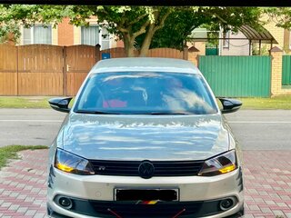 2011 Volkswagen Jetta VI, серебристый, 2100000 рублей, вид 3