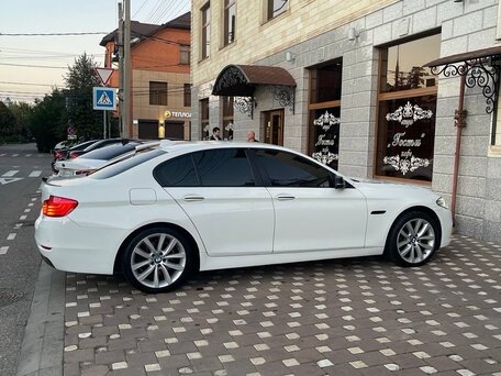 2014 BMW 5 серии 528i xDrive VI (F10/F11/F07) Рестайлинг, белый, 1650000 рублей, вид 2