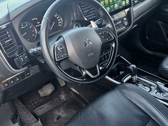 2017 Mitsubishi Outlander III Рестайлинг 2, белый, 2450000 рублей - вид 7