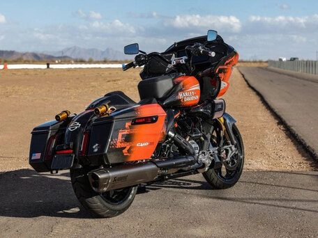 2025 Harley-Davidson CVO Road Glide RR, пурпурный, 21000000 рублей, вид 4