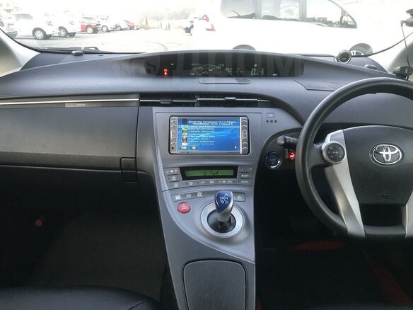 2012 Toyota Prius III Рестайлинг (XW30), белый, 1550000 рублей - вид 6