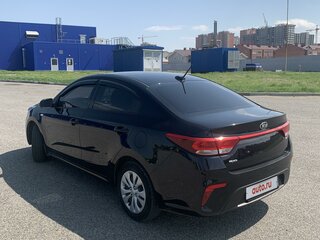 2020 Kia Rio IV, чёрный, 1500000 рублей, вид 4