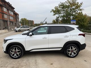 2021 Kia Seltos I, белый, 2750000 рублей, вид 4