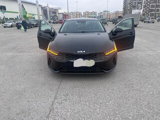 2021 Kia K5 III, чёрный, 2650000 рублей, вид 2