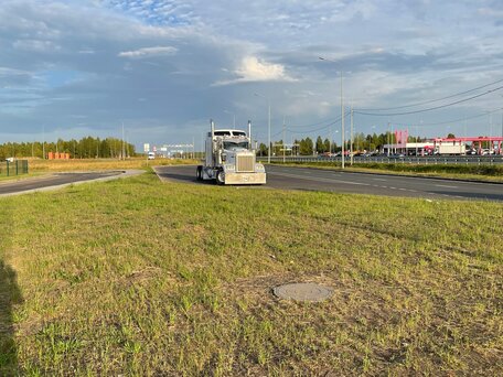2009 Kenworth W900, белый, 19900900 рублей, вид 1