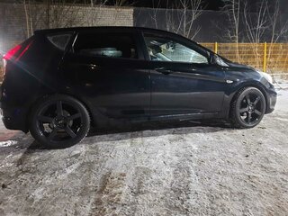2012 Hyundai Solaris I, чёрный, 735000 рублей, вид 4