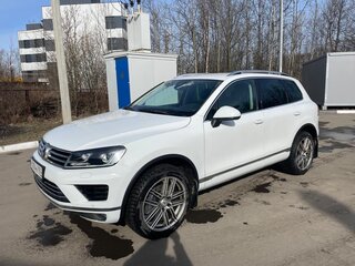 2017 Volkswagen Touareg II Рестайлинг, белый, 3100000 рублей, вид 1