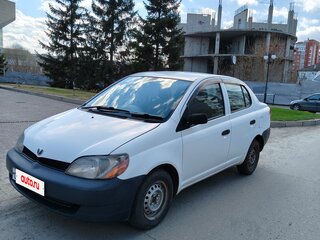 1999 Toyota Platz, белый, 350000 рублей, вид 1