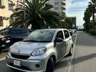 2020 Toyota Passo III Рестайлинг, серебристый, 1350000 рублей, вид 2