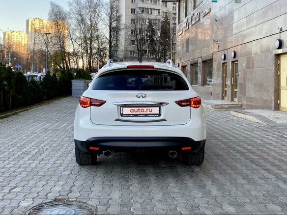 2013 Infiniti FX30d II (S51) Рестайлинг, белый, 2800000 рублей - вид 2