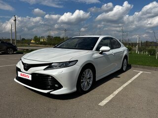 2020 Toyota Camry VIII (XV70), белый, 2570000 рублей, вид 3