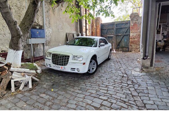 2004 Chrysler 300C I, белый, 850000 рублей - вид 28