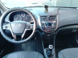 2016 Hyundai Solaris I Рестайлинг, серебристый, 750000 рублей, вид 2