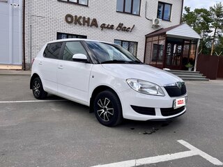 2011 Skoda Fabia II Рестайлинг, белый, 525000 рублей, вид 1