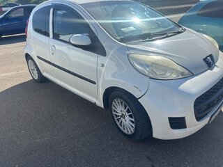 2010 Peugeot 107 I Рестайлинг, белый, 347000 рублей, вид 2