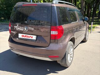 2016 Skoda Yeti I Рестайлинг, коричневый, 1200000 рублей, вид 5