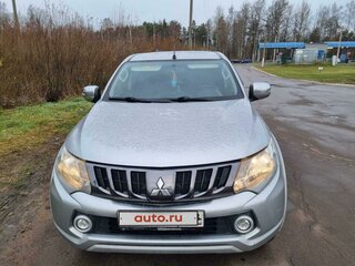 2017 Mitsubishi L200 V, серебристый, 2370000 рублей, вид 2
