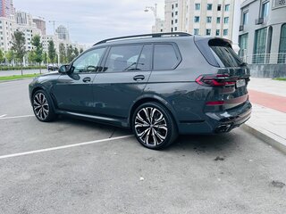 2023 BMW X7 M60i I (G07) Рестайлинг, серый, 14650000 рублей, вид 4