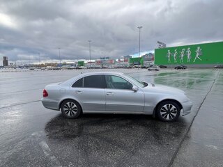 2003 Mercedes-Benz E-Класс 220 III (W211, S211), серебристый, 1050000 рублей, вид 4