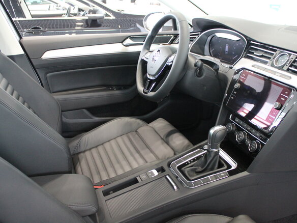 2017 Volkswagen Passat, серебристый - вид 5