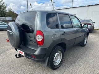 2017 Chevrolet Niva I Рестайлинг, серый, 775000 рублей, вид 4