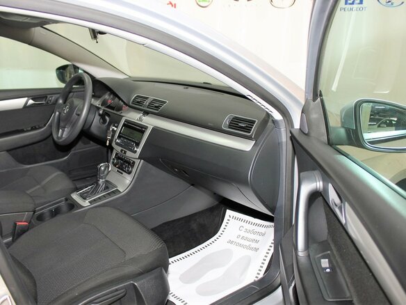 2011 Volkswagen Passat B7, серебристый - вид 11