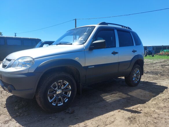 2013 Chevrolet Niva I Рестайлинг, серебристый, 710000 рублей - вид 5