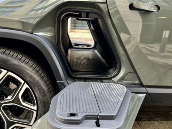 2022 Rivian R1T QM Large, зелёный, 9999999 рублей - вид 7