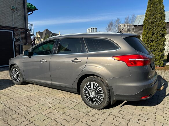 2017 Ford Focus III Рестайлинг, серый, 950000 рублей - вид 3