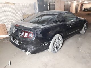 2012 Ford Mustang V Рестайлинг, чёрный, 4500000 рублей, вид 4