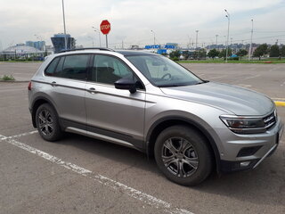 2018 Volkswagen Tiguan II, серебристый, 3600000 рублей, вид 1