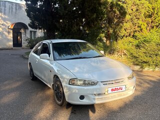 1999 Mitsubishi Mirage V, белый, 193000 рублей, вид 2