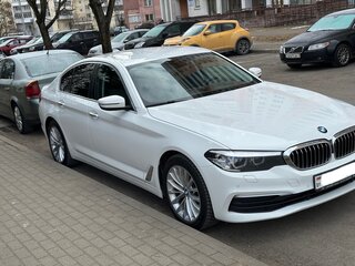 2017 BMW 5 серии 520d xDrive VII (G30/G31/G38), белый, 2632049 рублей, вид 3