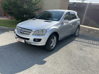 2006 Mercedes-Benz M-Класс 500 II (W164), серебристый, 735000 рублей, вид 1