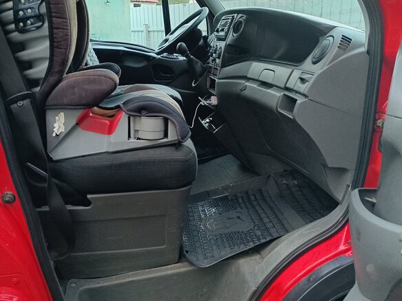 2011 Iveco Daily, красный, 1100000 рублей - вид 2