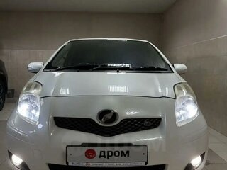 2009 Toyota Vitz II (XP90), белый, 650000 рублей, вид 2