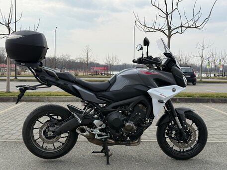 2018 Yamaha MT-09 Tracer (FJ-09), серый, 900000 рублей, вид 1