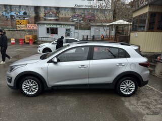 2020 Kia Rio X-Line IV, серебристый, 1625000 рублей, вид 4