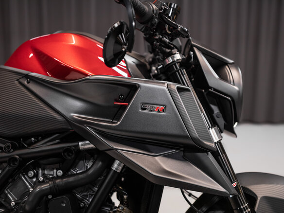 2022 KTM 1290 Super Duke R, красный - вид 10