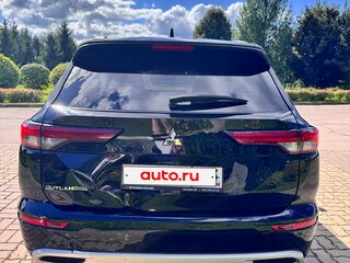 2023 Mitsubishi Outlander IV, чёрный, 3600000 рублей, вид 2
